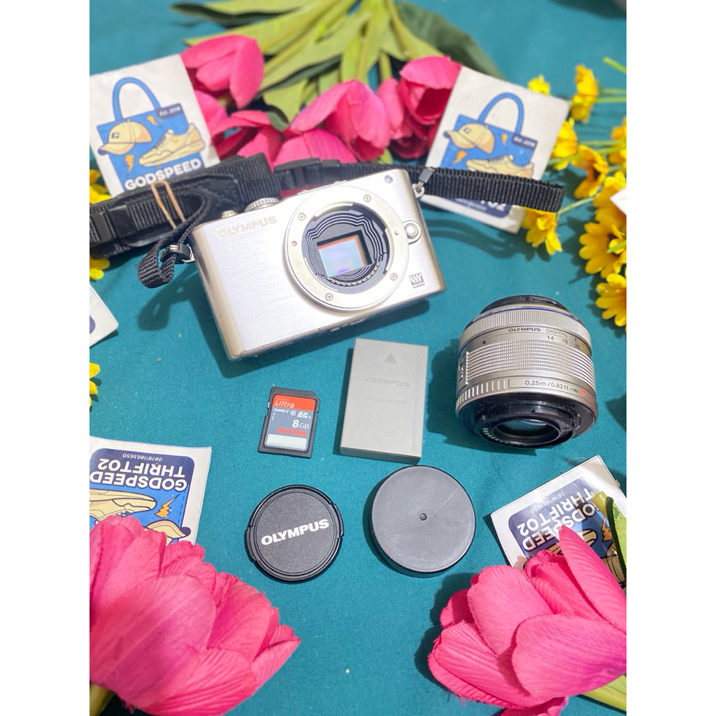 Camera Mirrorless Olympus Pen E-PL3 Red / Silver series 12.3 MegaPixels Include Lensa M.Zuiko Digita