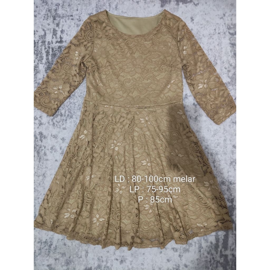Preloved Dress Brukat gold