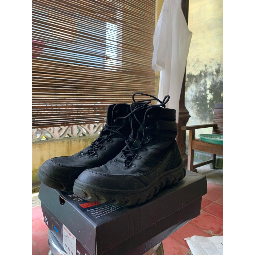 Sepatu Trabasan Eiger Synapcer