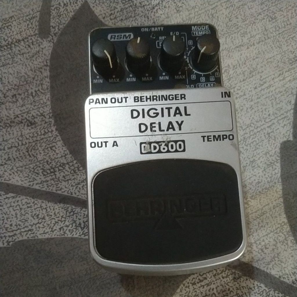 efek gitar behringer digital delay dd-600