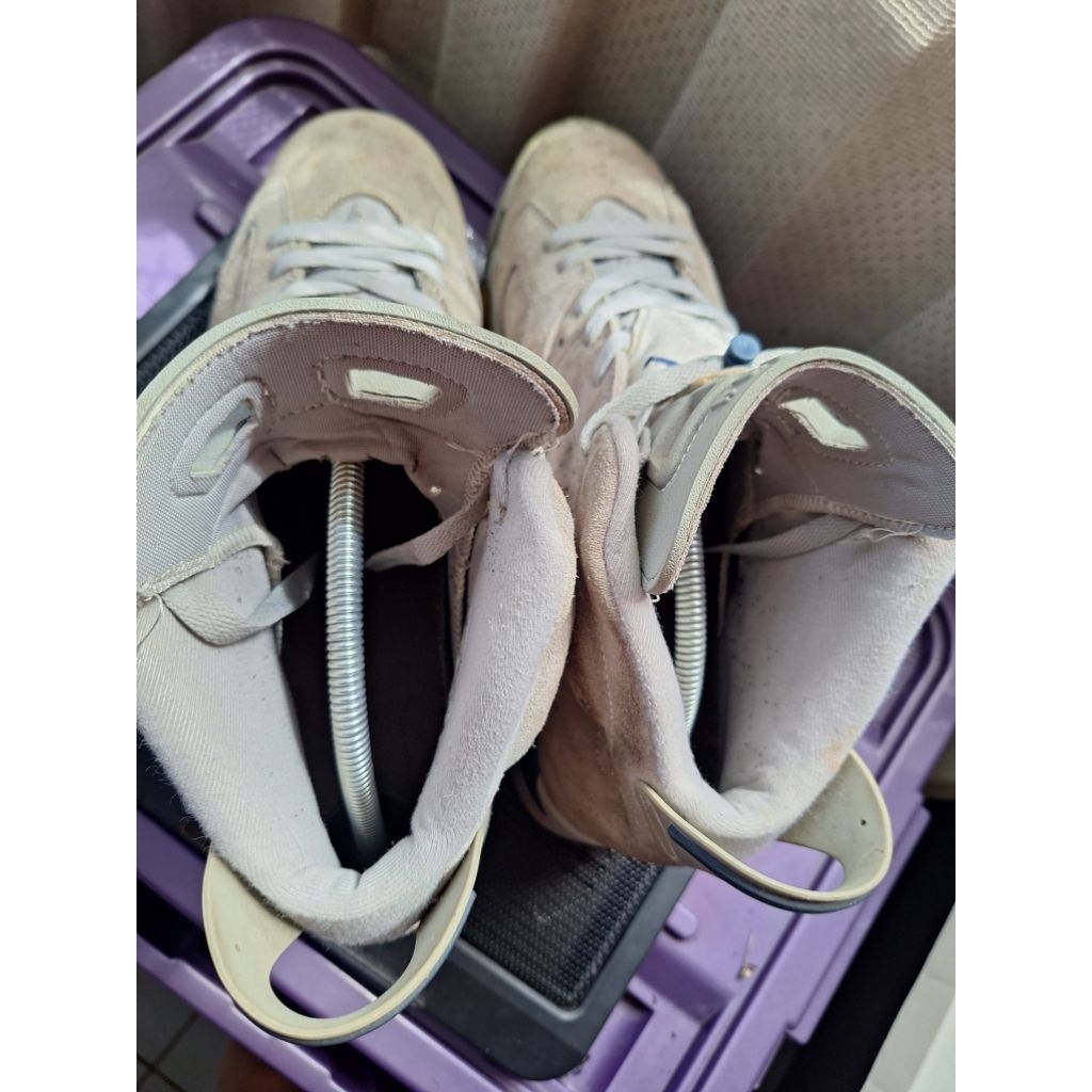 Nike Air Jordan Retro 6 Abu Abu (Collectible Item)