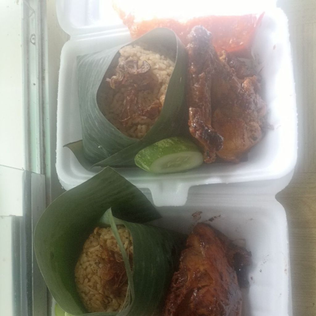paket nasi kebuli +ayam bakar