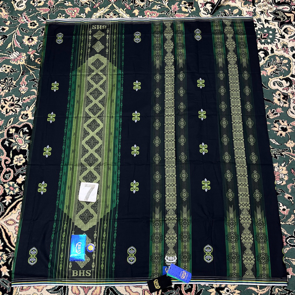 SARUNG BHS CLASSIC GOLD C48 JGF 7 HITAM JACQUARD