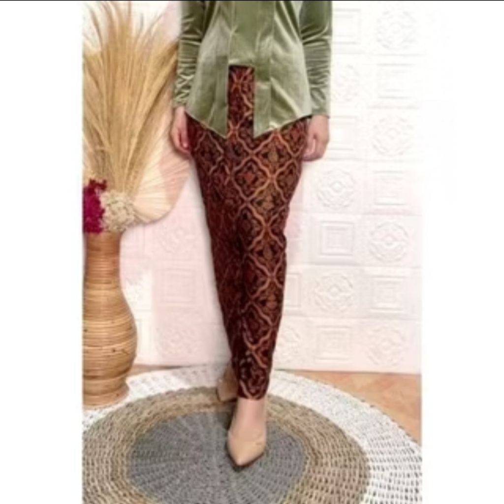 Rok wiru span dan selendang batik motif Sido Asih