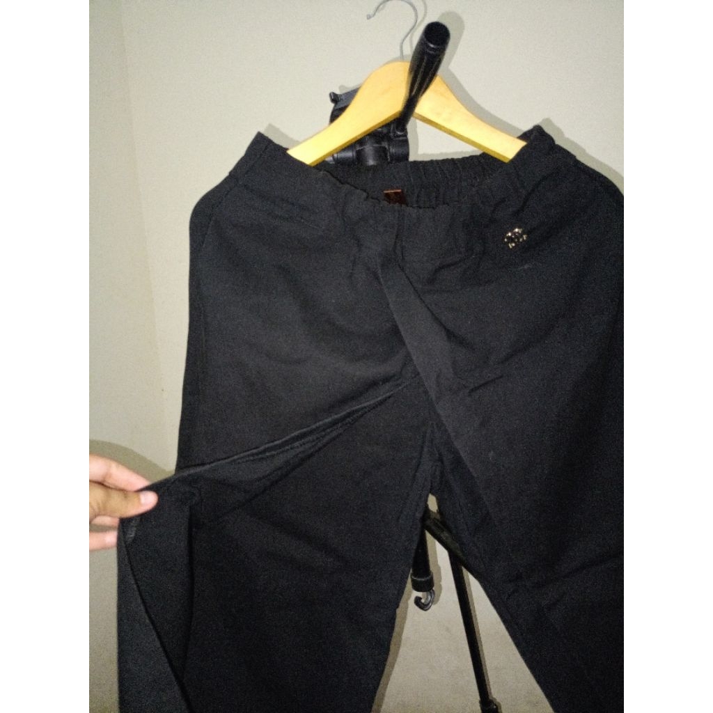 preloved celana bahan vivorie hitam