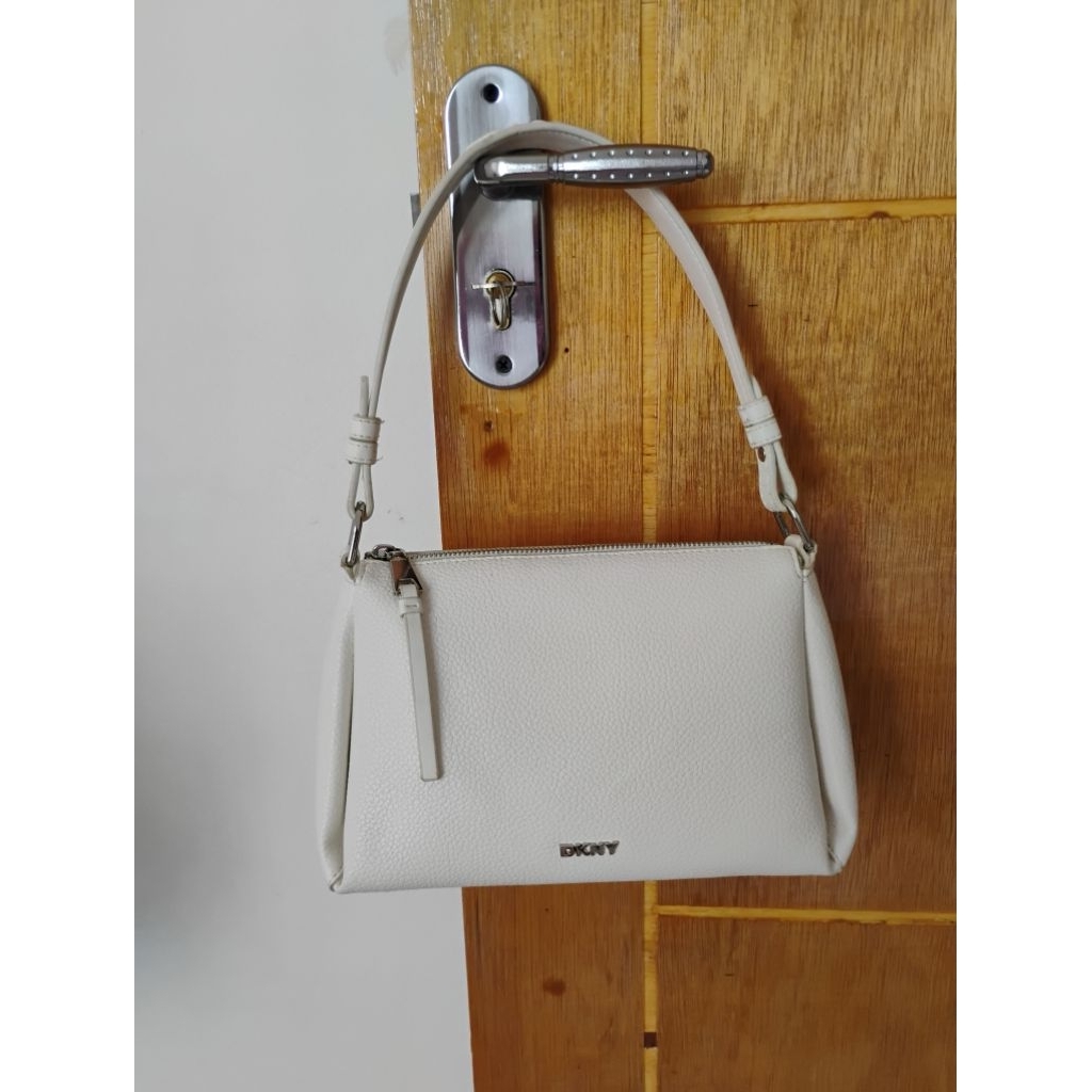 Preloved tas wanita selempang shoulder DKNY