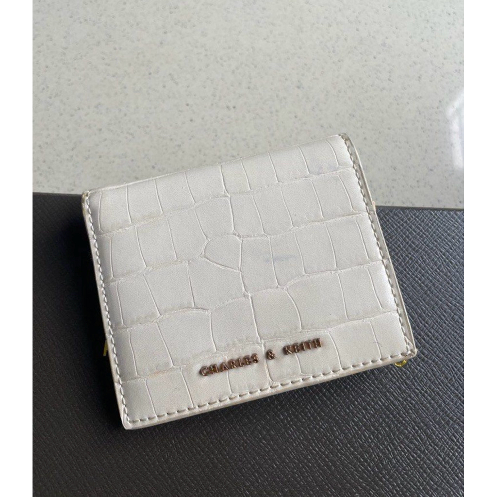 Preloved Dompet Charles and Keith Chroco