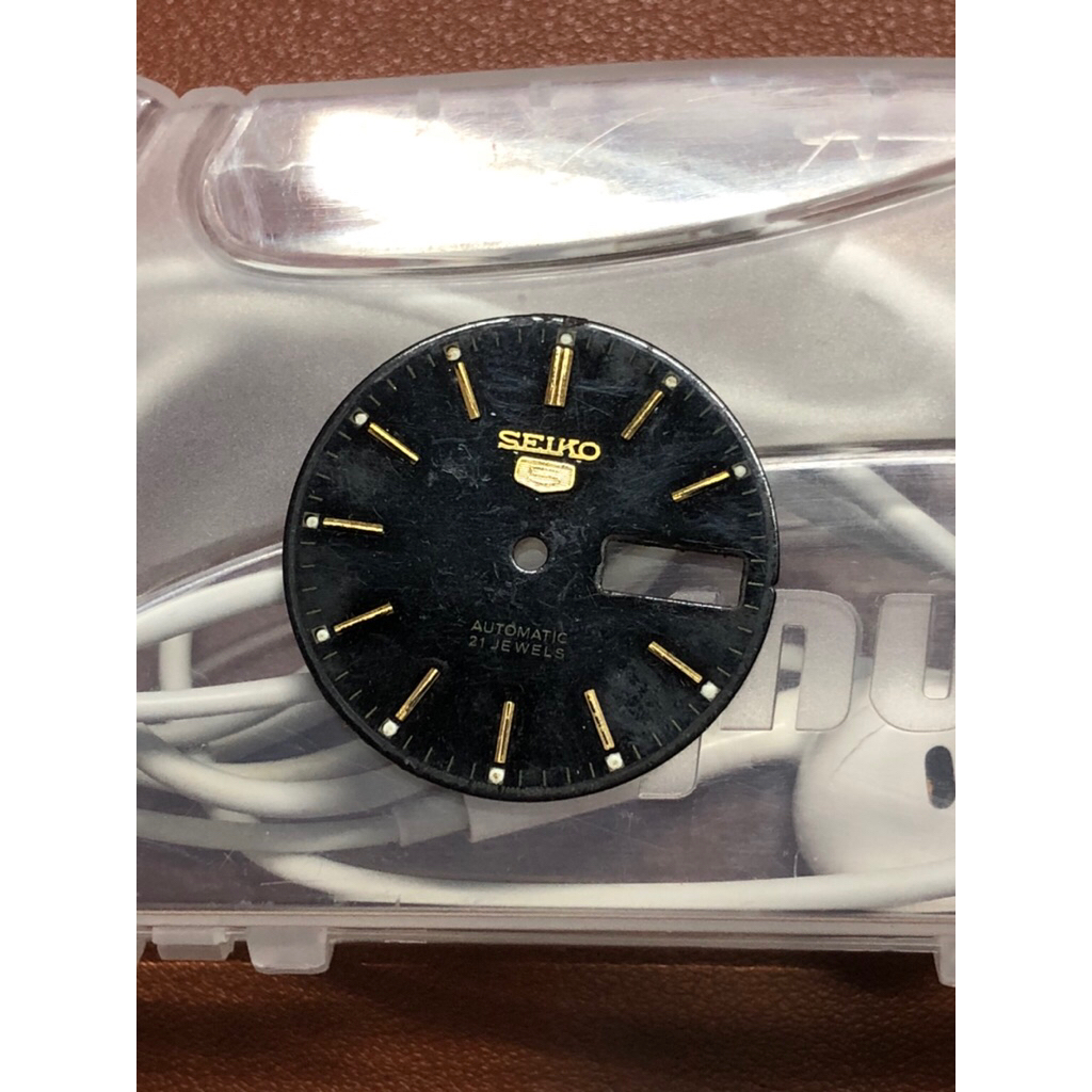 dial seiko 5 hitam leter kuning kondisi cukup baik