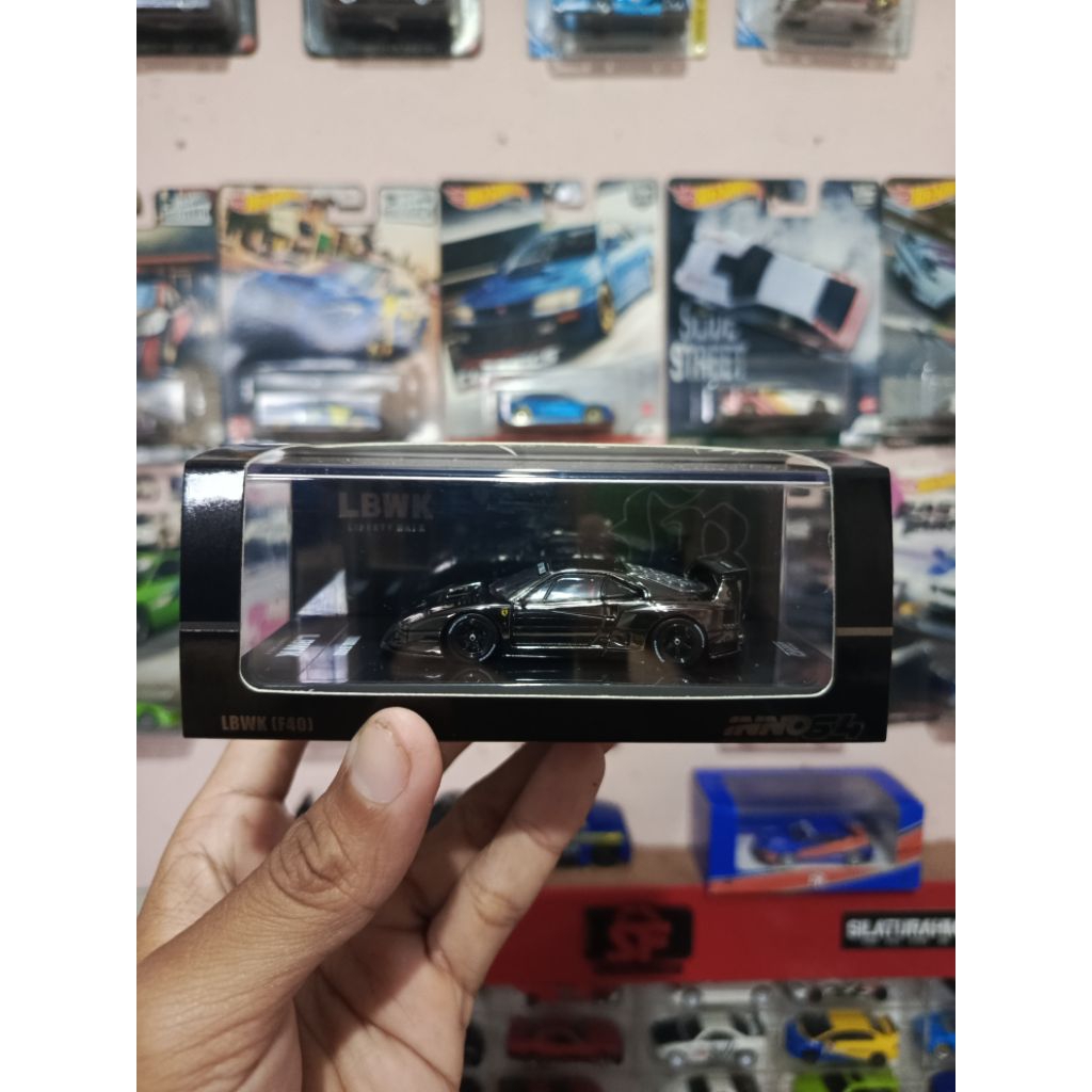 Inno64 Ferrari F40 Chrome Black