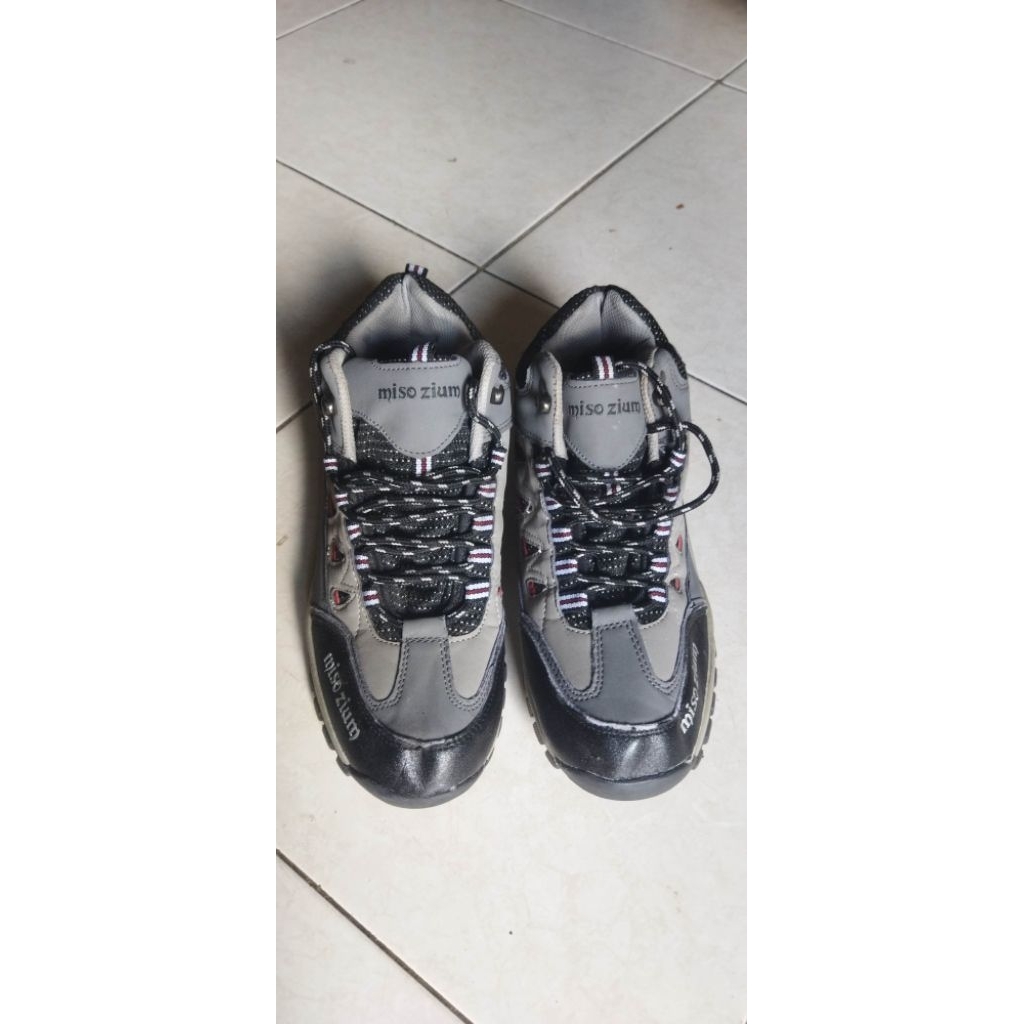 Sepatu outdoor Miso Zium size 42