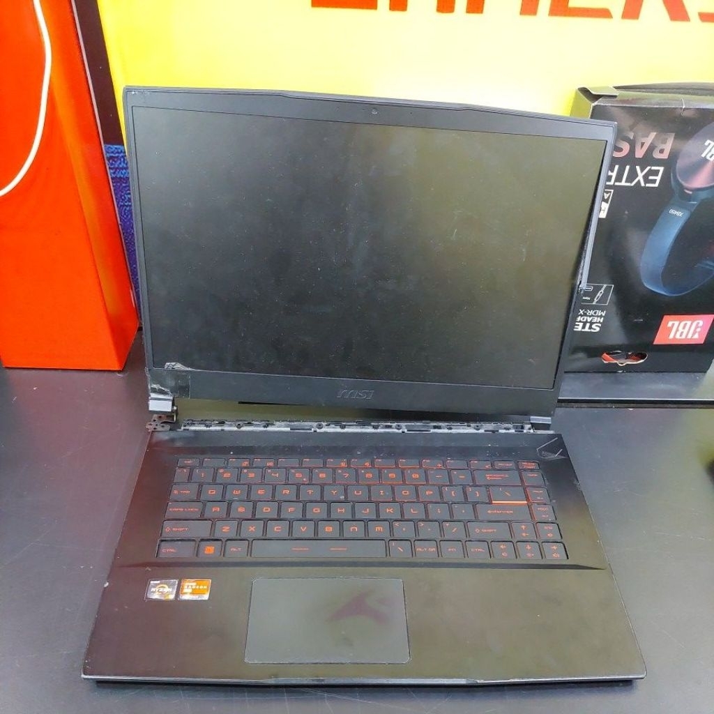 Laptop Msi ryzen 5 amd radeon rx graphics jual casing dan frame lcd keyboard tanpa mesin no komplain
