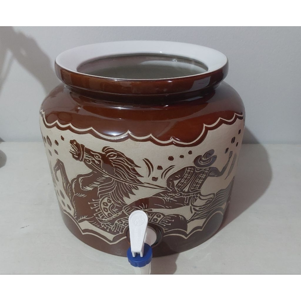 Guci Keramik Galon Air Trisensa Motif Lukis Ukir  / Guci Galon Air