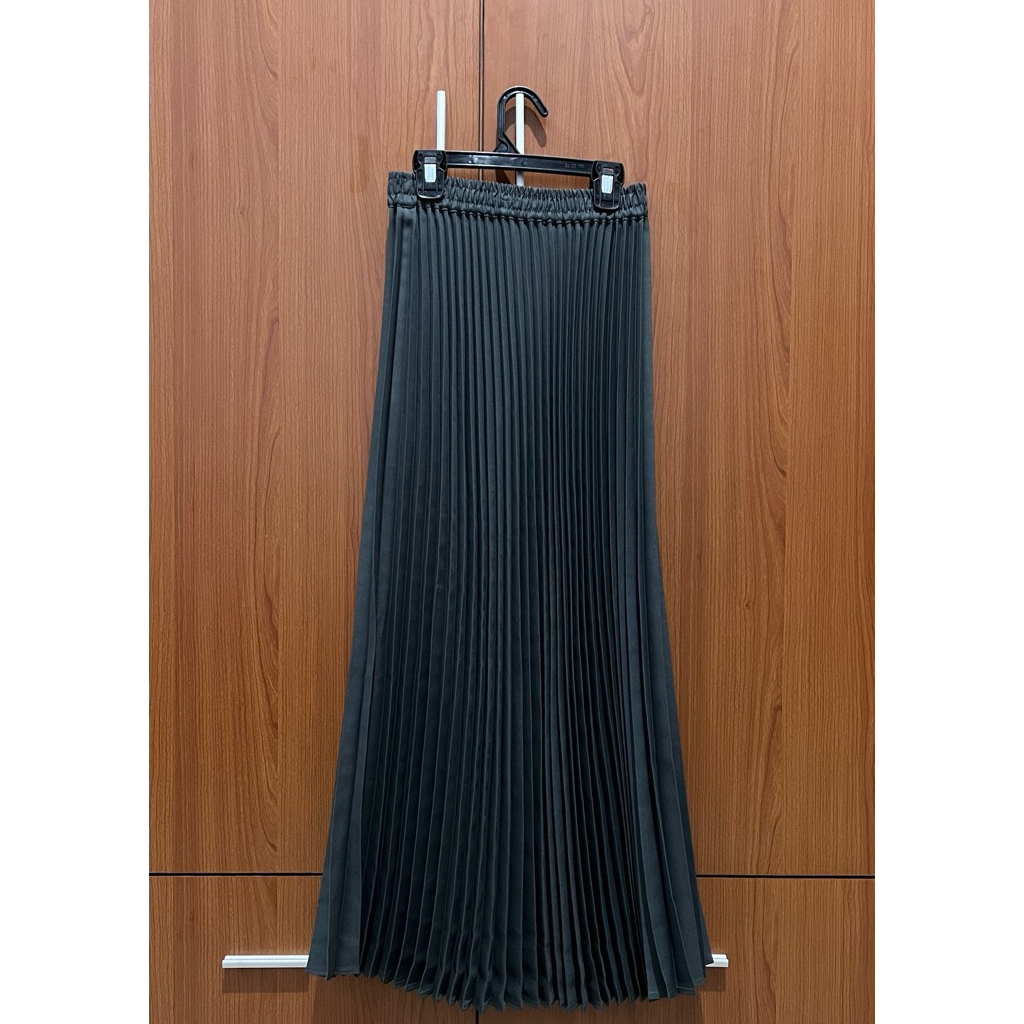 Preloved PL Rok plisket sultan warna abu tua