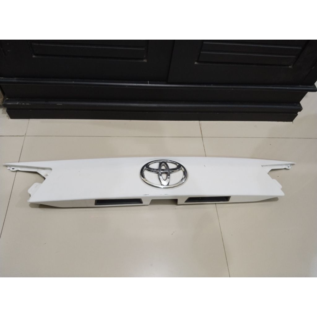 Trunk LID toyota innova reborn original COPOTAN
