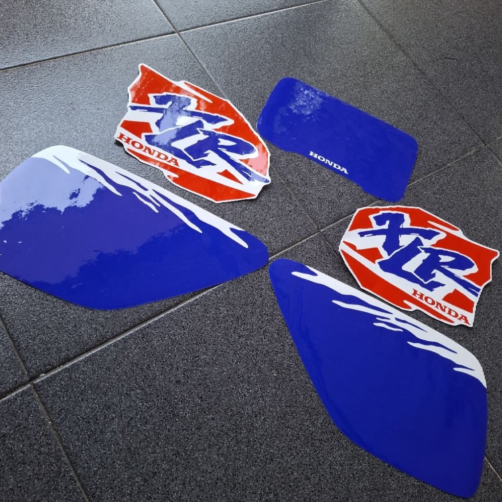 striping honda xlr200 custom