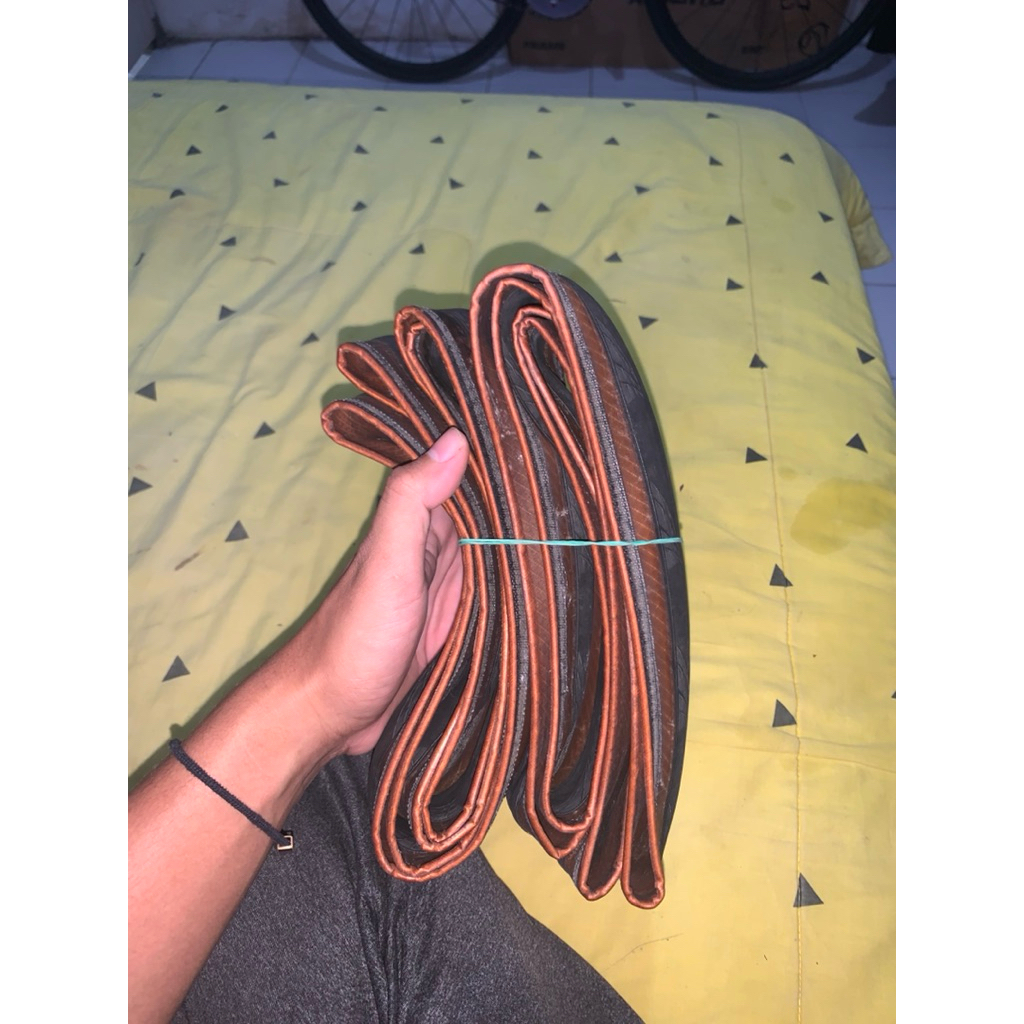 Sepasang Ban continental GP5000 700x25c gumwall