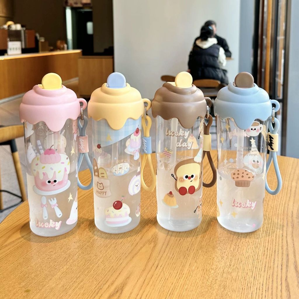 Botol Minum Plastik BPA Free 600ml Dengan Sedotan Model Bakery Cake + Gantungan Lucu Bottle Unik