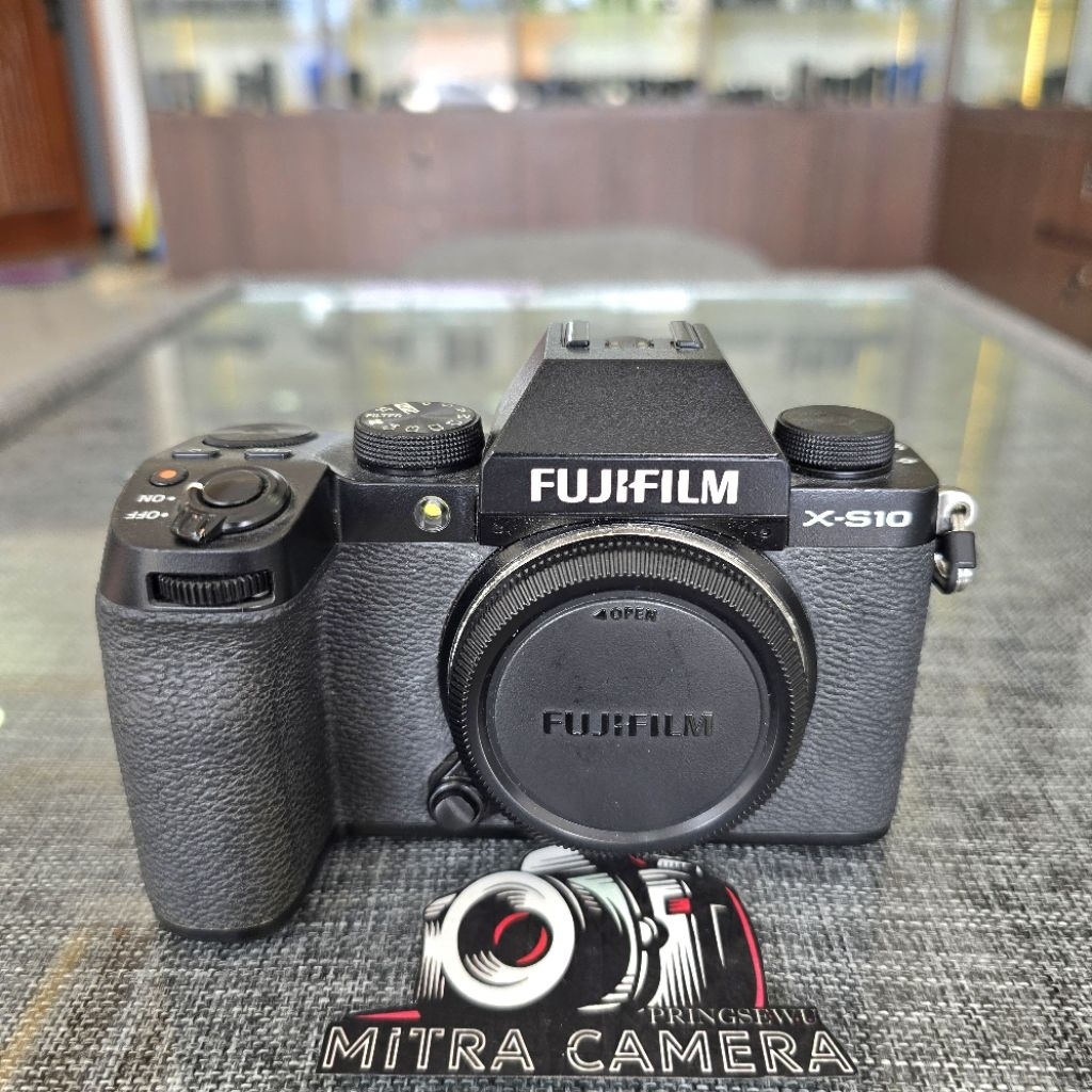 FUJIFILM XS10