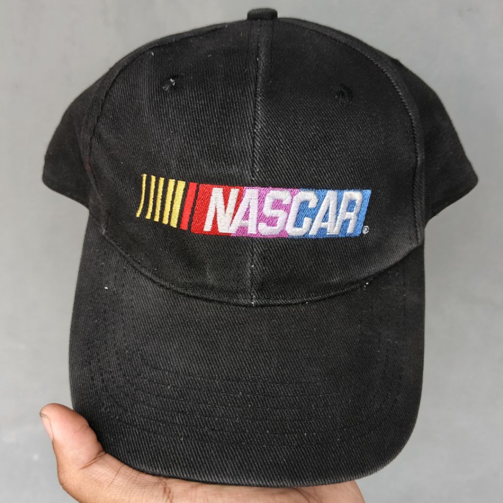 topi nascar