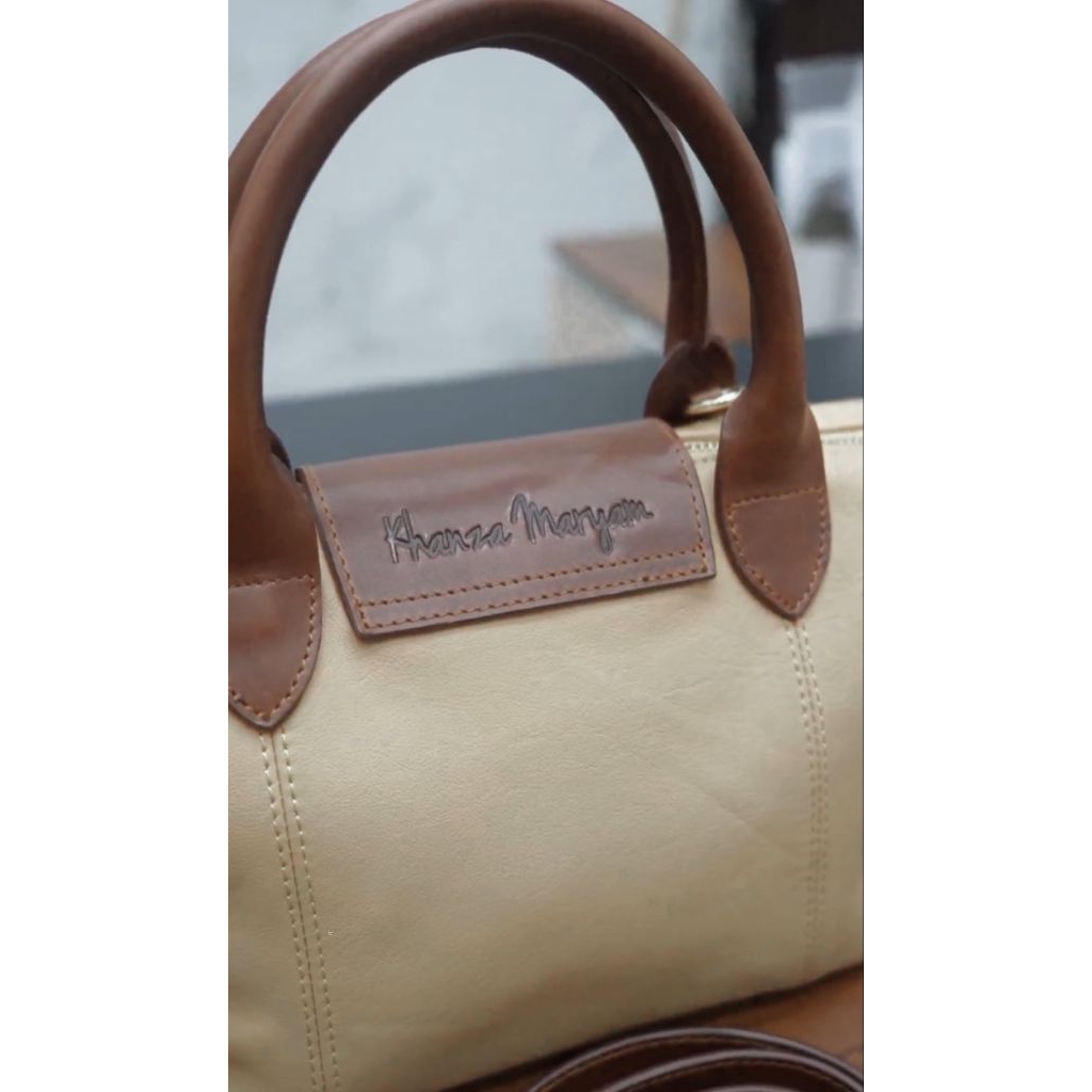 CATHERINE SLING BAG BY KHANZA MARYAM