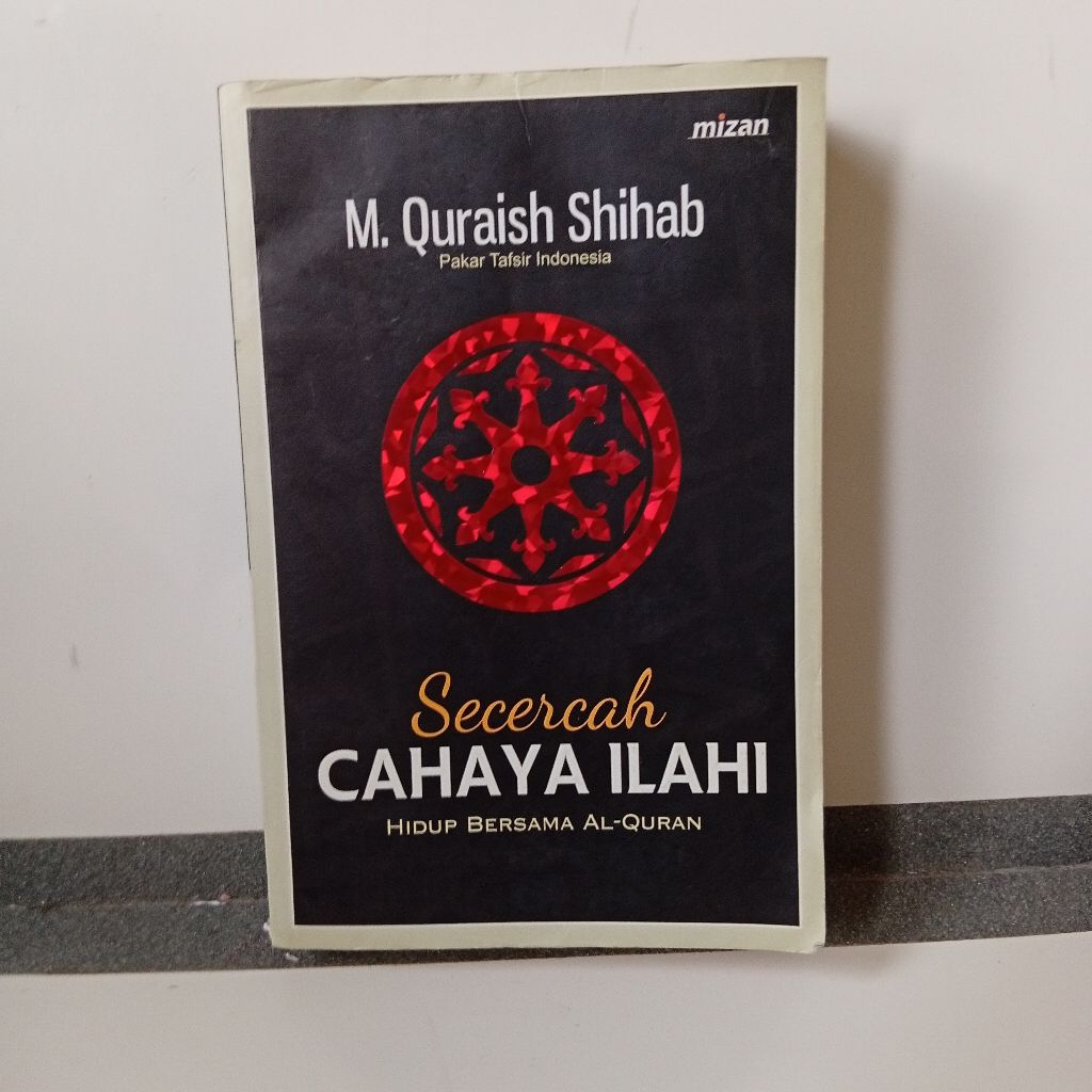 Buku Secercah Cahaya ilahi M quraish Shihab