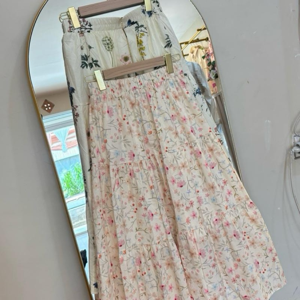 Rok Skirt Bunga Import Bangkok Warna Cantik dengan Desain Elegan dan Motif Bunga yang Menawan