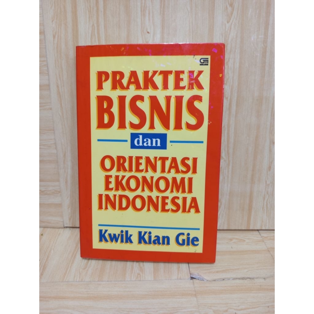 Praktek Bisnis dan Orientasi Ekonomi Indonesia by Kwik Kian Gie