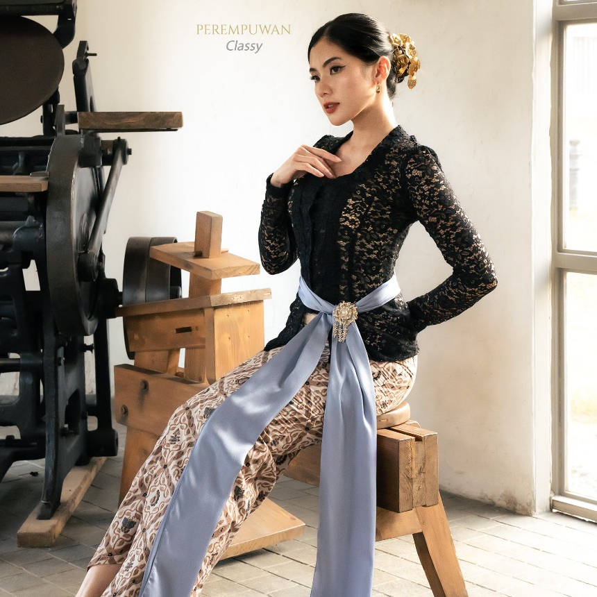 PEREMPUWAN Atasan Kebaya Kutu baru Wanita Bali Putih Hitam Wisuda Kondangan Modern Aesthetic Premium