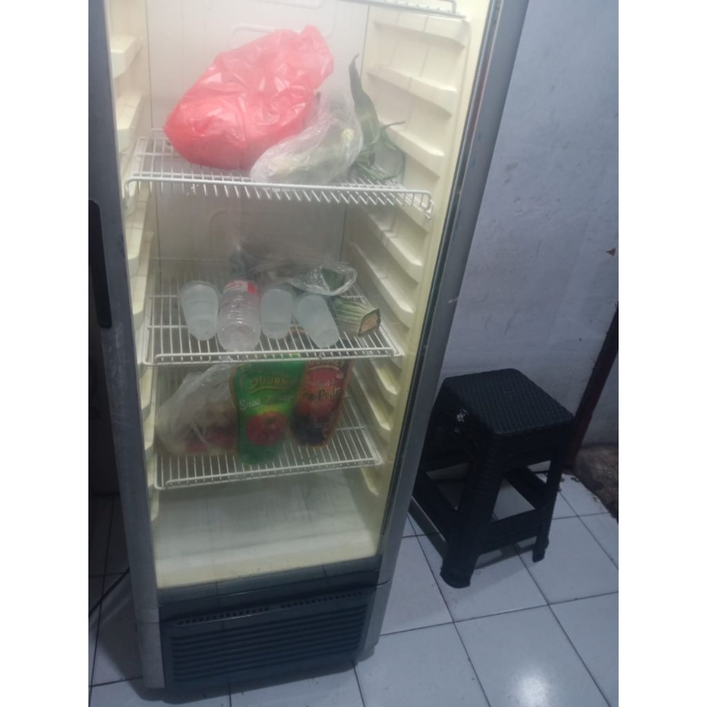 showcase Polytron tinggi 180±