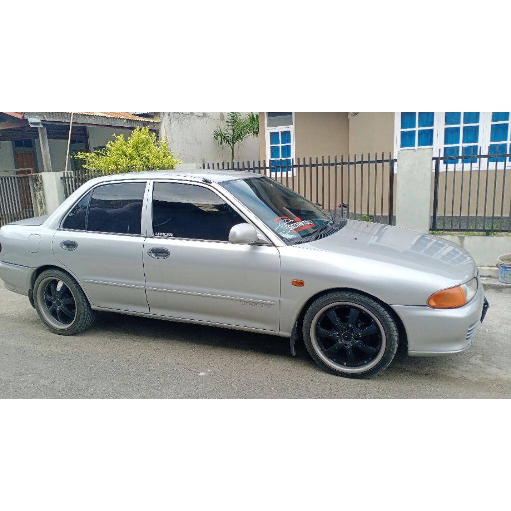 mobil mitsubishi Lancer glxi 1994