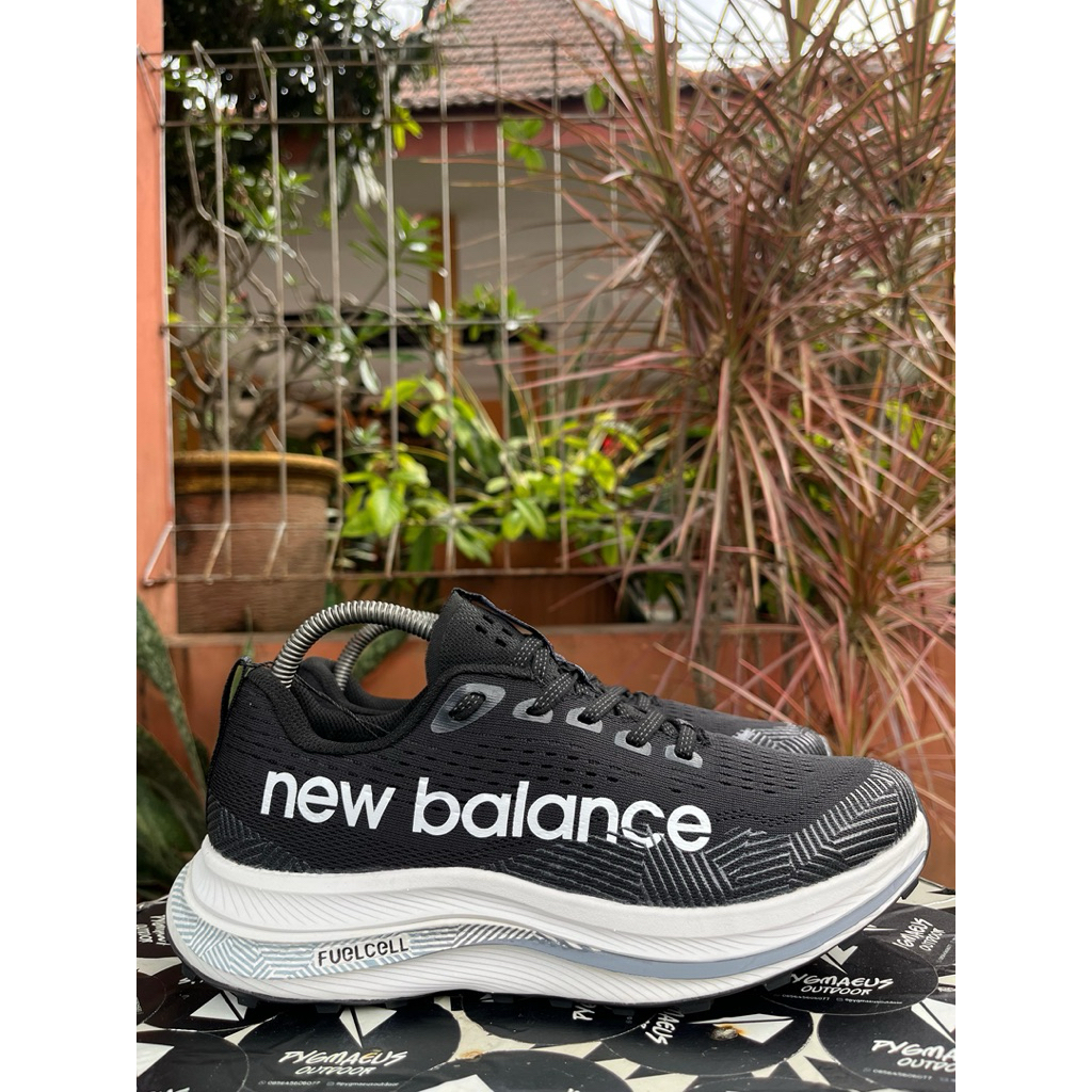 SEPATU TRAILRUN NEW BALANCE FUELCELL