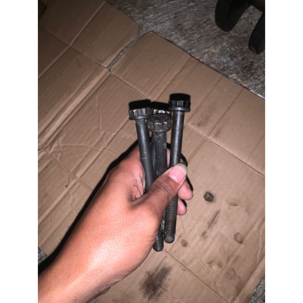 Baut cylinder head panther 2.5 copotan