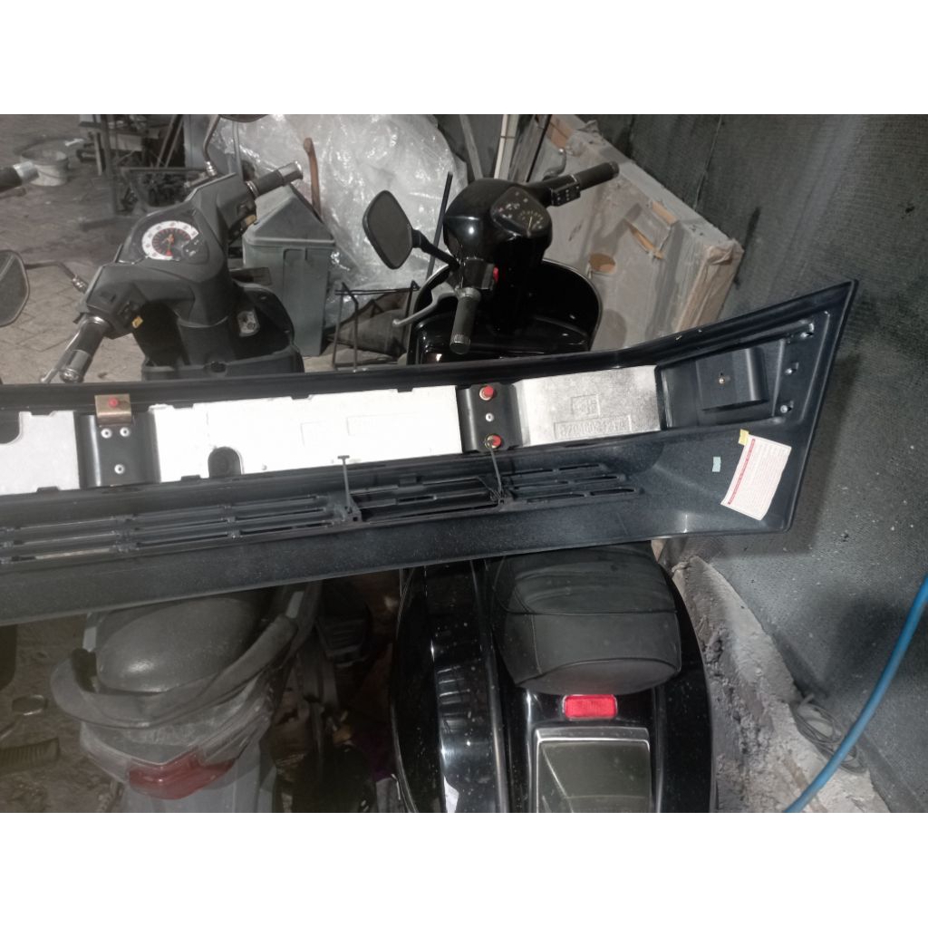 Bumper depan Mercedes-Benz W124 List Becak/sabuk pendek