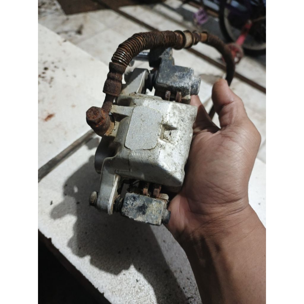 kaliper rem depan sanex qj 150