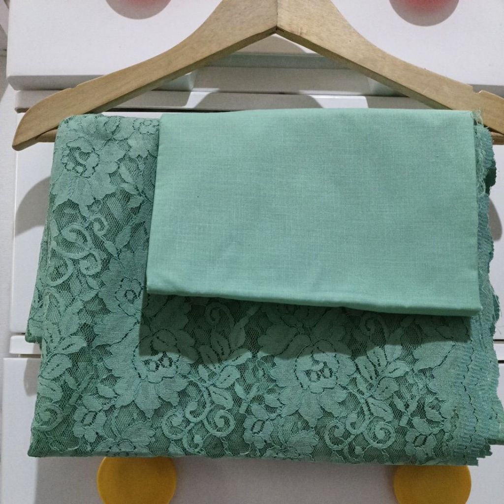 NEW SALE Kain Brokat plus Furing Halus 2M