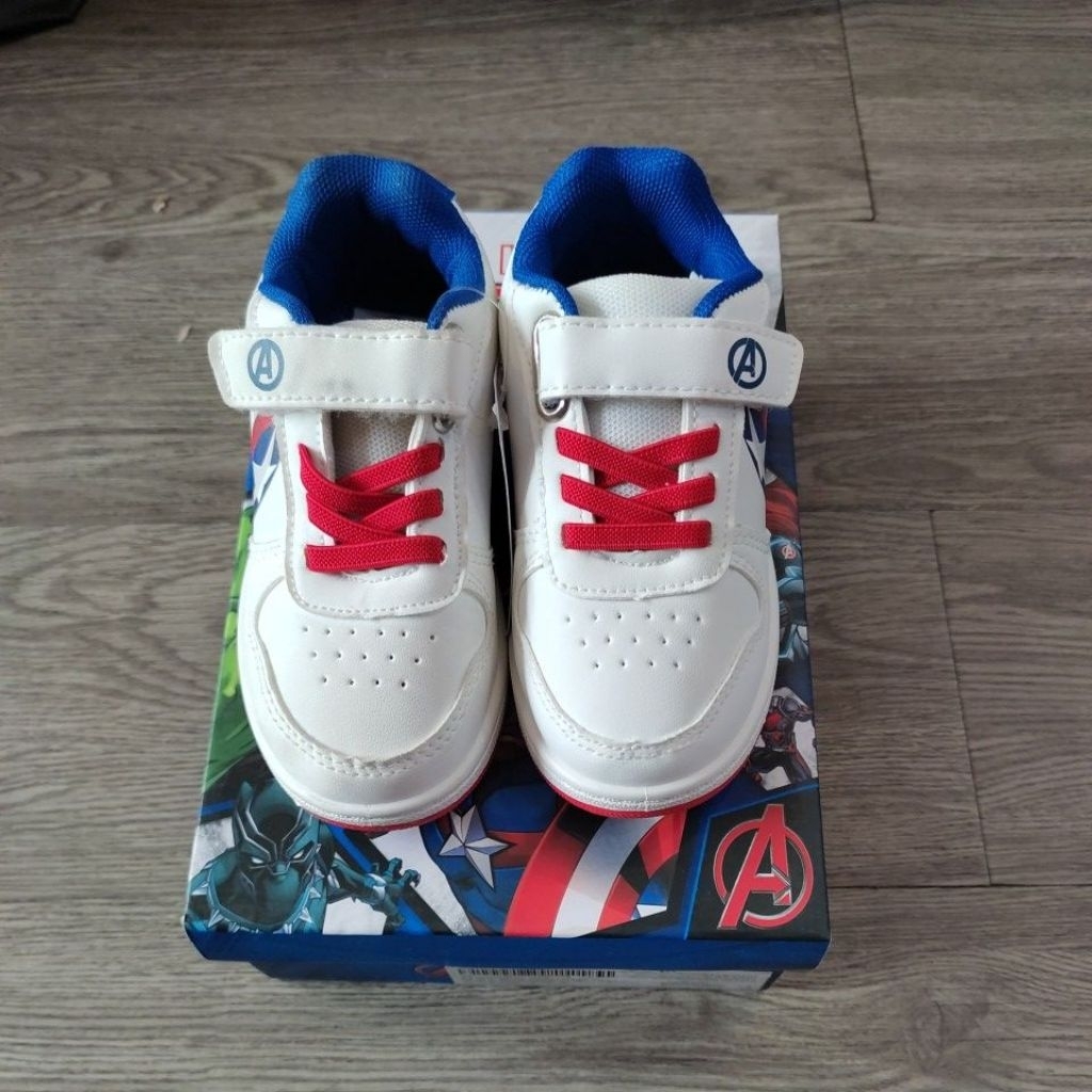 Sepatu Marvel Avengers AV2001330WHR