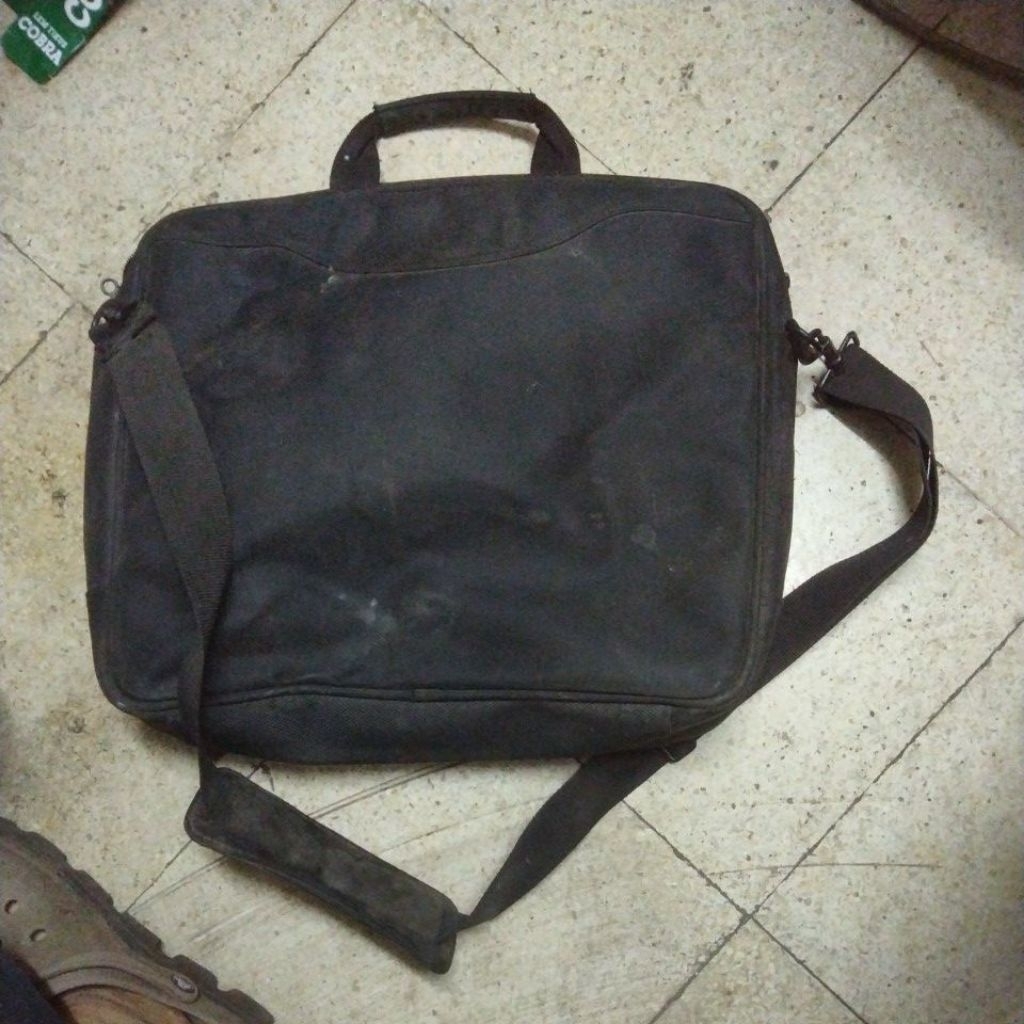 tas bekas laptop