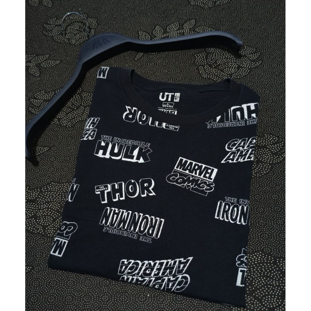 Kaos marvel AOP x Uniqlo