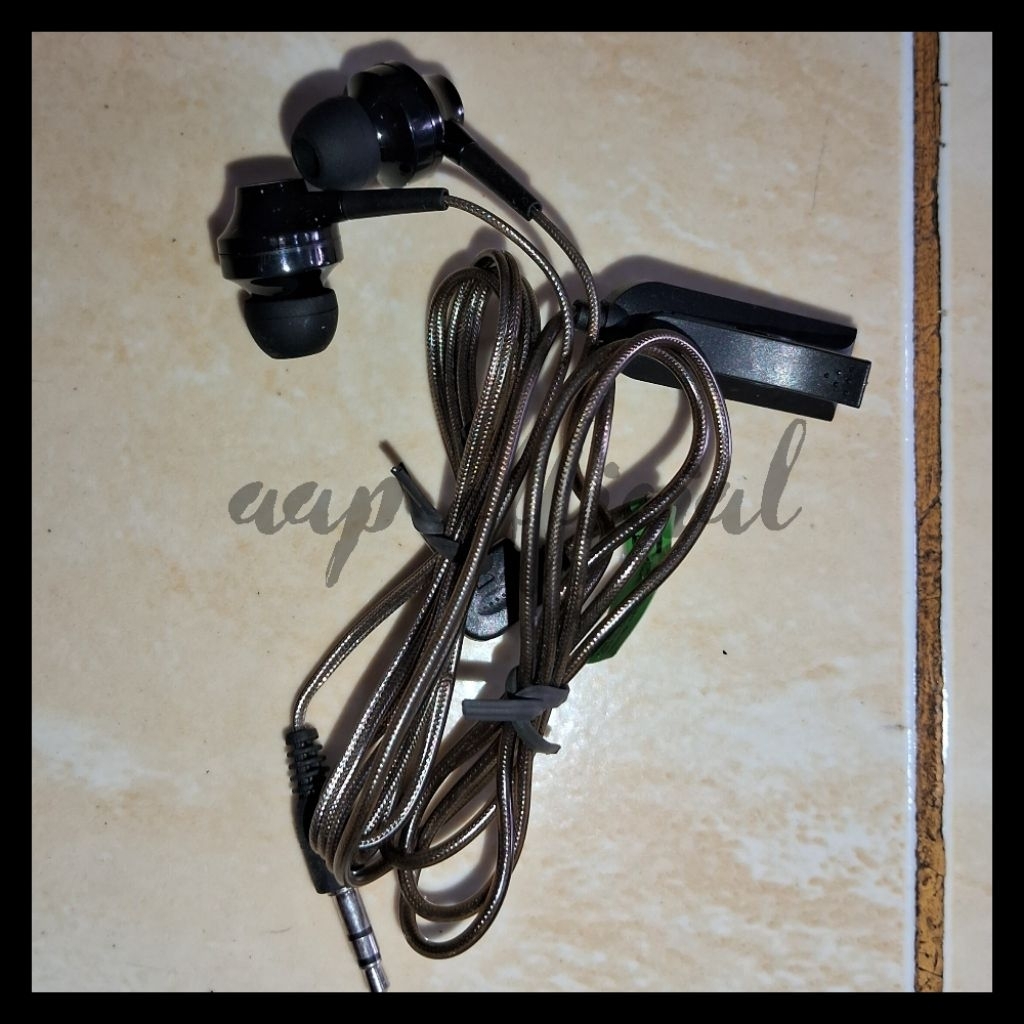 Headset Kabel Tali Sepatu Silver Colokan Bulet Dan Micro Bantal Telinga Karet