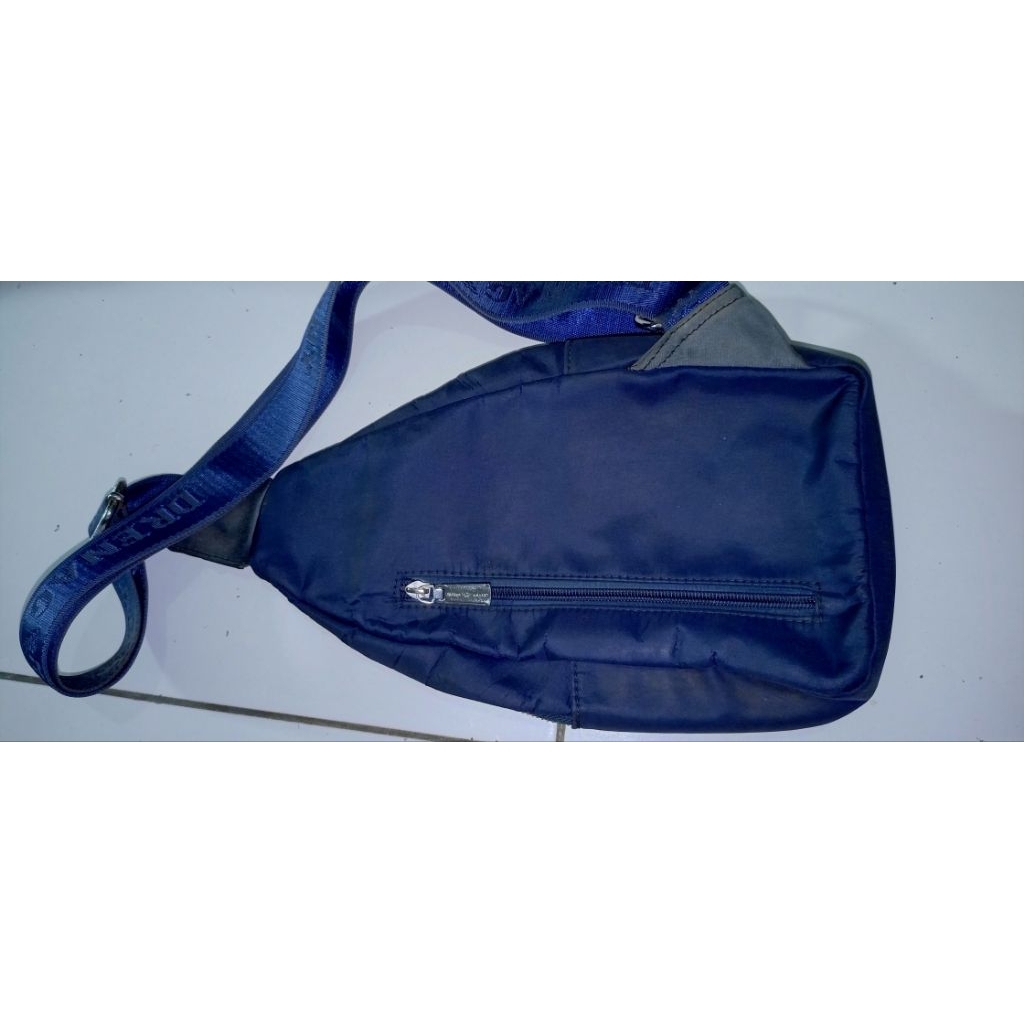 Preloved Tas Sling Pria