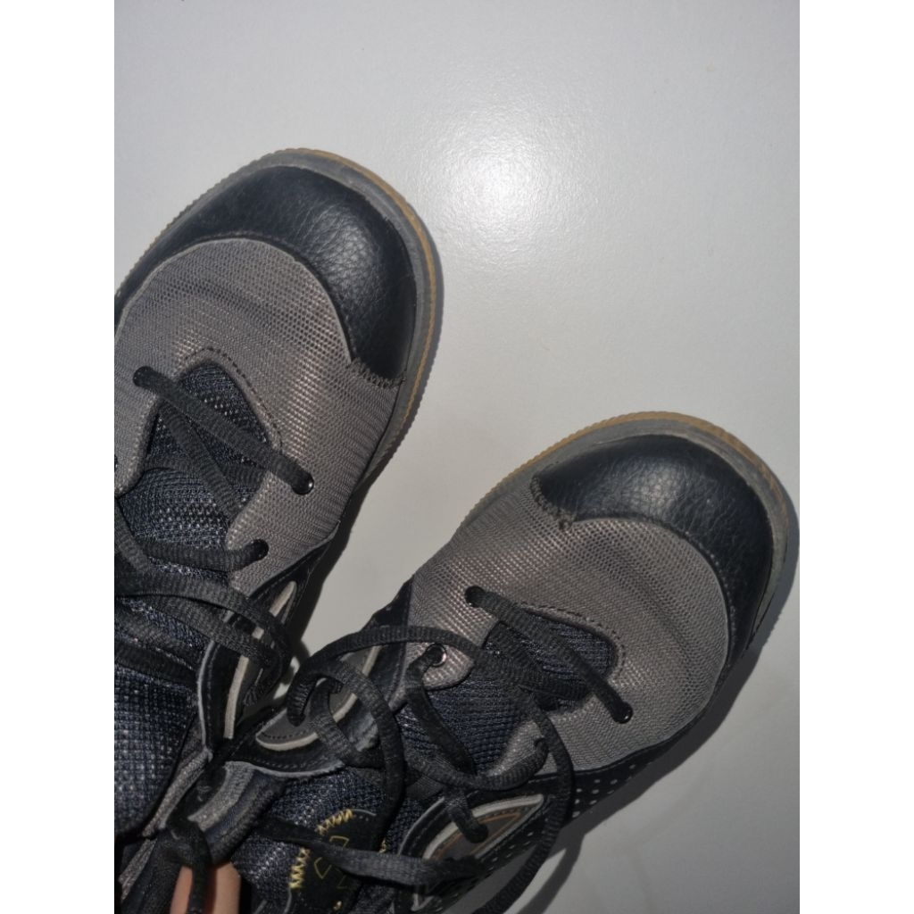 Preloved Under Armour Basket Ball Twenty 47 Shoes EU 42 Hitam