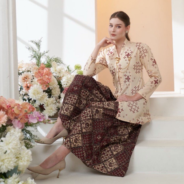 Blouse Wanita Cream / Baju Kantor Batik  / Kebaya Kulot Maroon