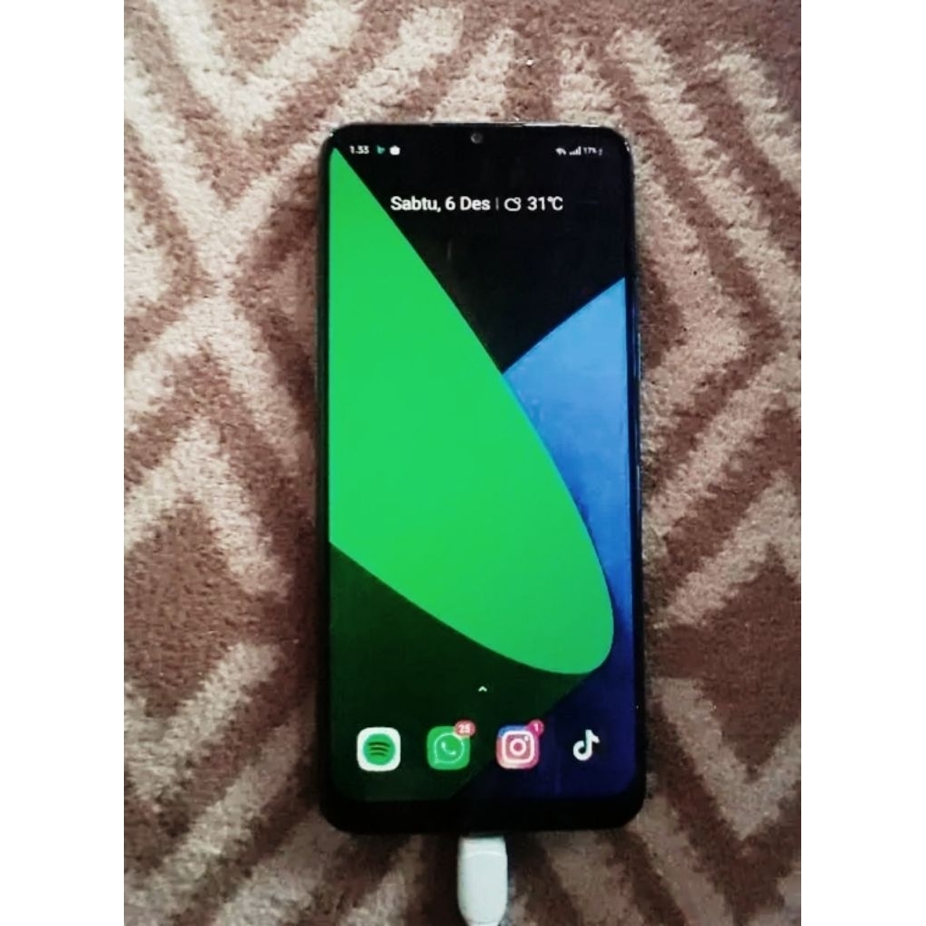 Realme 5i minus layar retak aja