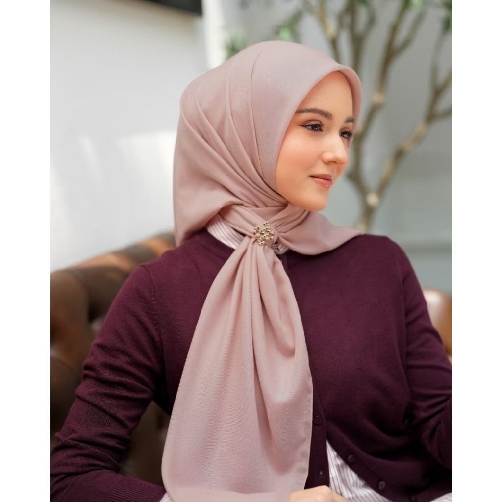 HL Voal Plain Monogram Logo