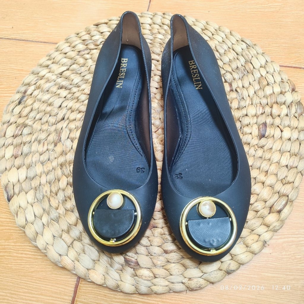 CUCI GUDANG Sepatu wanita Karet BRESLIN