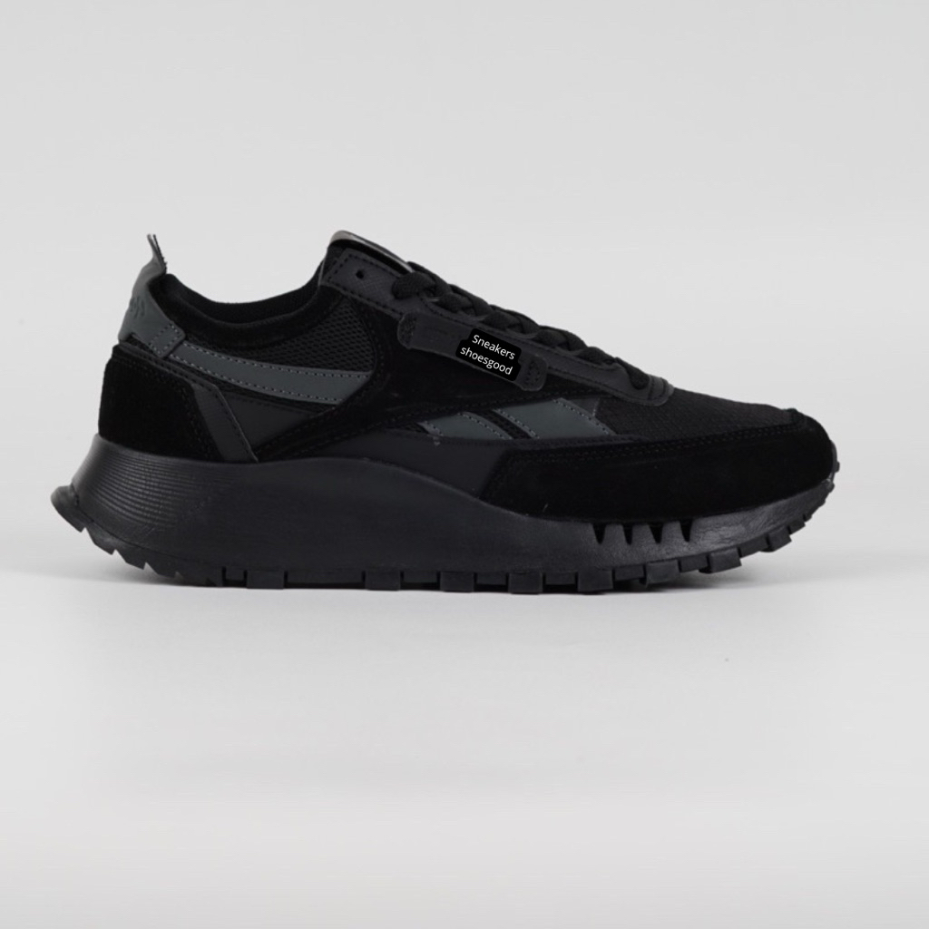 Sepatu Sneakers pria wanita warna tr1pl3 6l4ck rbk cl4551c l394cy