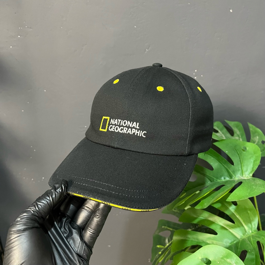 Topi vans x natgeo 6panel