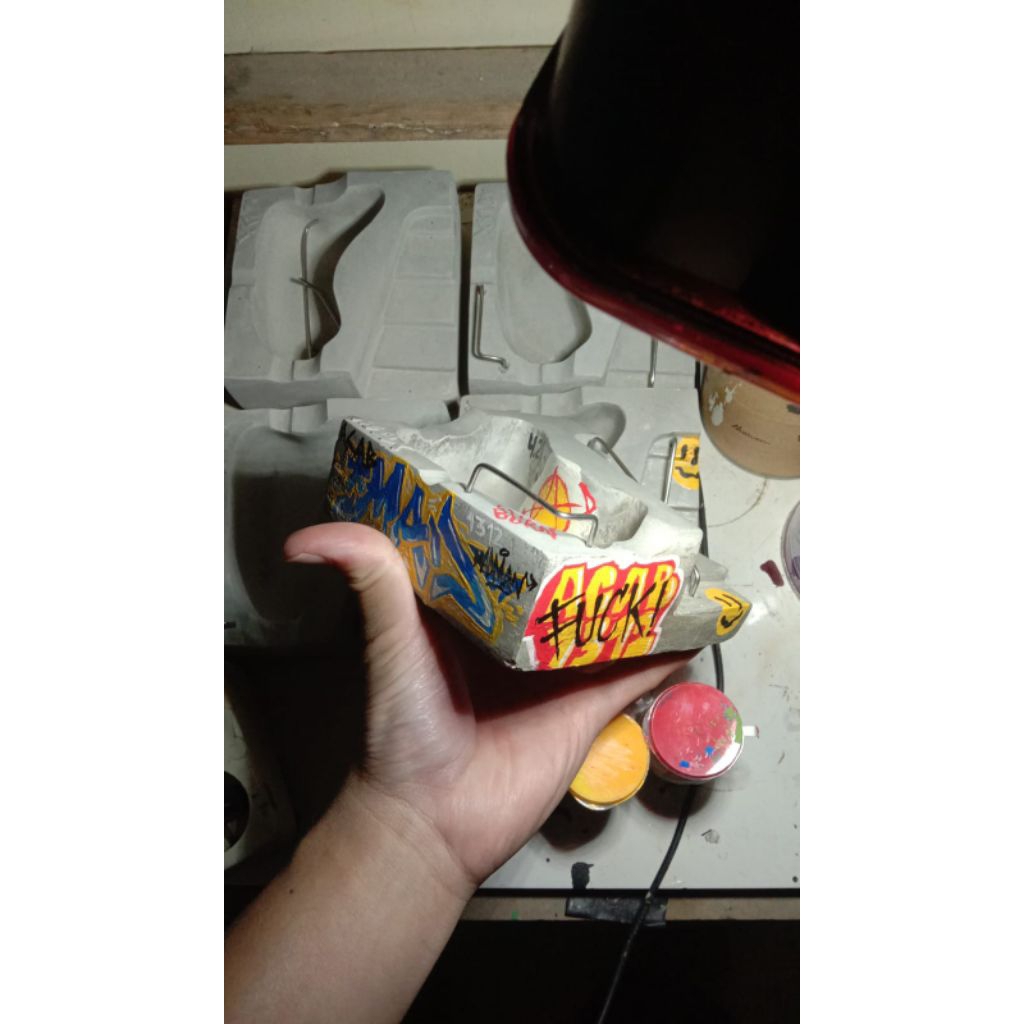 READY READY READY skatepark concrete ashtray/asbak skatepark graffiti ready