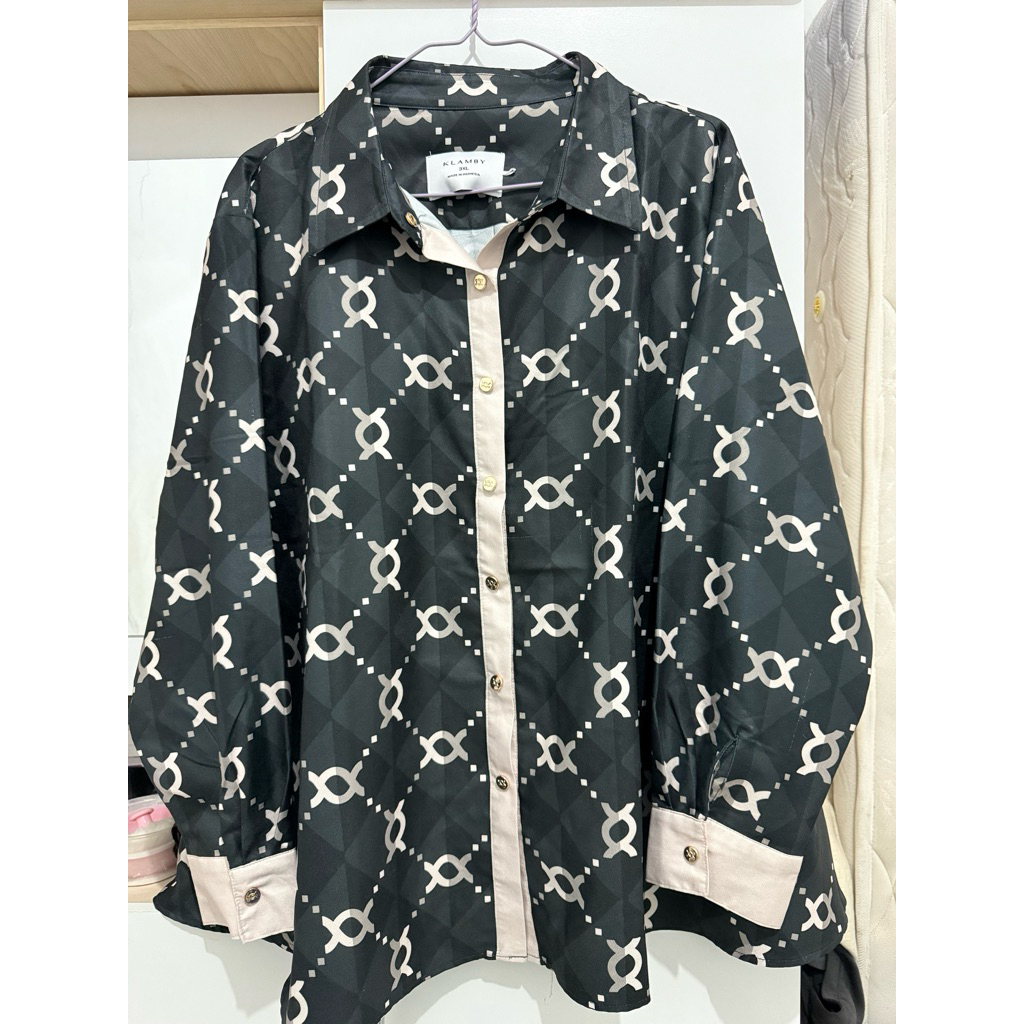 Calya Shirt Wearing Klamby (preloved)