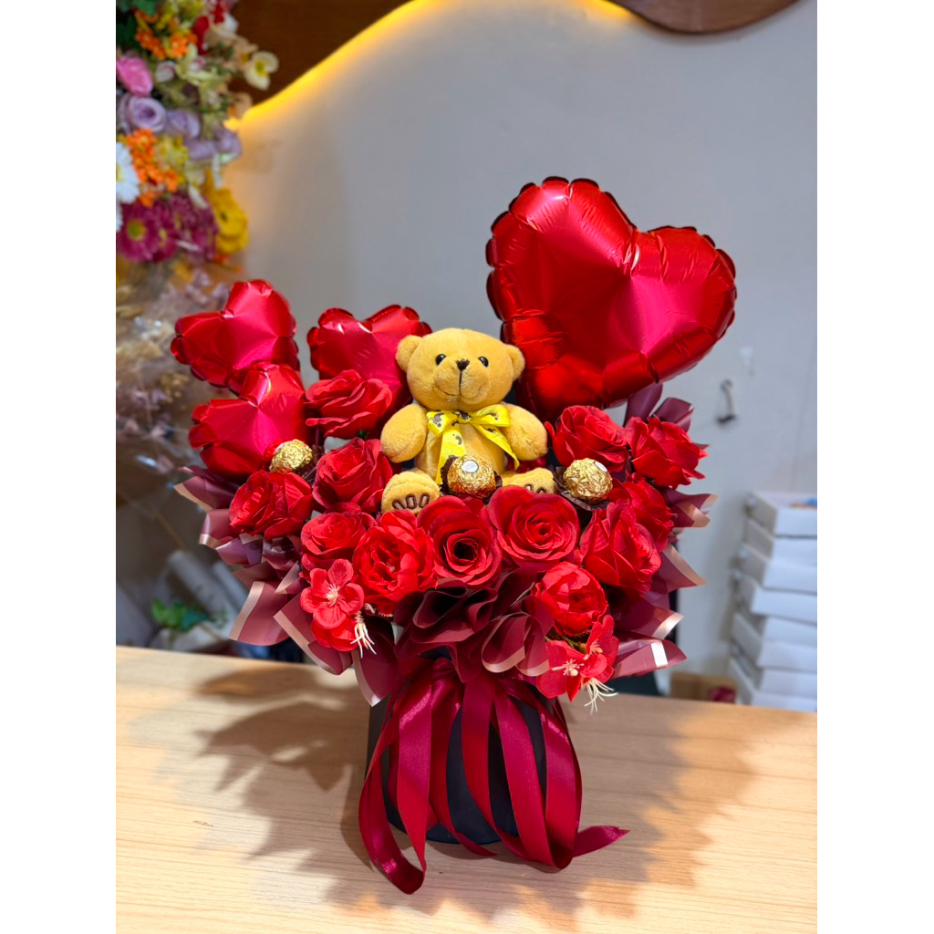bloombox flower baloon love mix Ferrero rocher